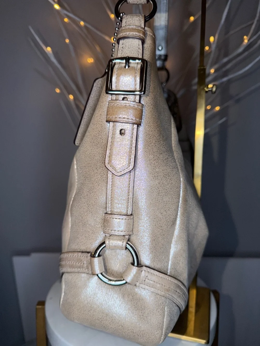 Coach EUC luxurious soft cream w/gold undertone shoulder bag with adj strap - Picture 7 of 13
